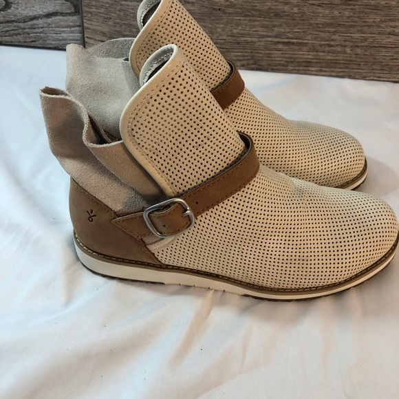 EMU Australia Women’s Suede Fabric Perforated Lightweight Booties SZ 8/8.5 Ankle - Picture 11 of 16
